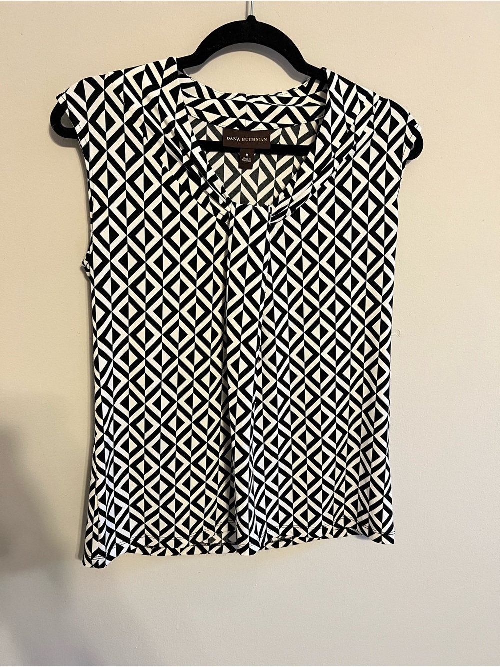 Dana Buchman Black and White Geometric Sleeveless Blouse